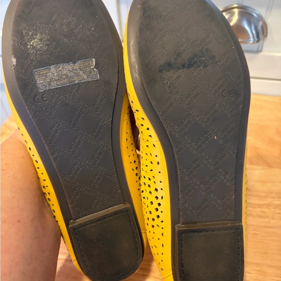 Vionic women's Robyn Buttercup yellow perforated design ballet flats size 8 - Picture 6 of 7